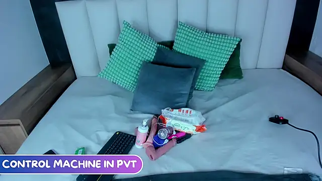 Miia Anderson online show from April 2026 12:34:01 PM