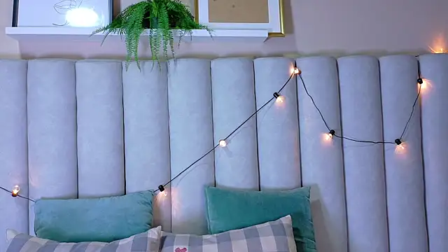 Miia Anderson online show from April 2026 12:50:02 PM