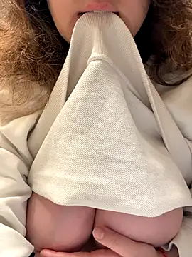 Snapshot of luisa_evans chatting on December 2025 09:20:02 PM luisa evans online show from December 2025 09:20:02 PM