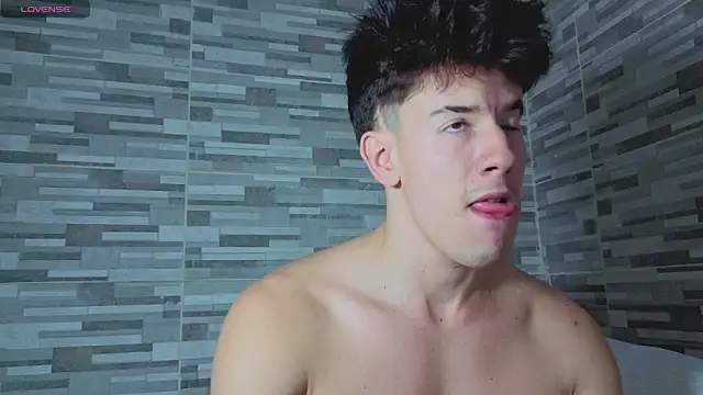 maxxcooper1 online show from March 2026 09:53:01 PM