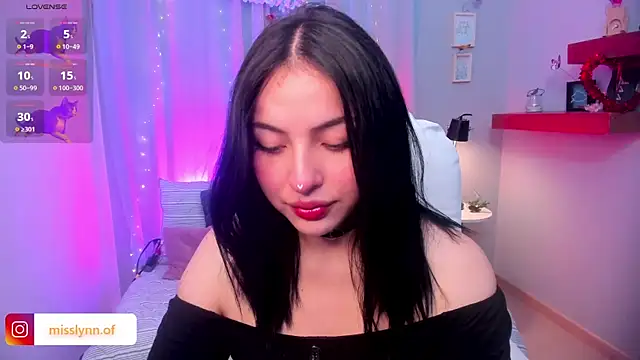 Missslynnn online show from December 2025 05:43:01 AM