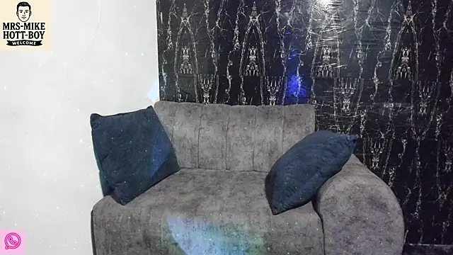 Snapshot of Mrs-mike-hott-boy chatting on December 2025 03:44:02 AM Mrs-mike-hott-boy online show from December 2025 03:44:02 AM