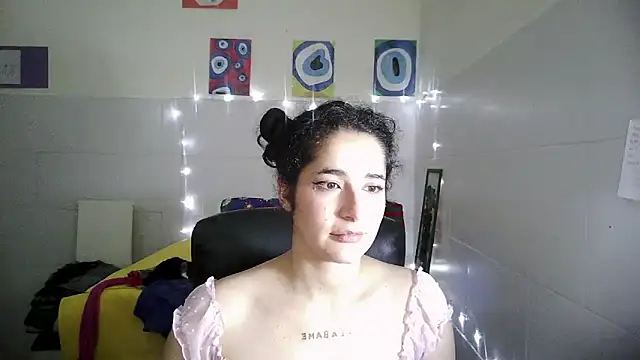 caramel-hotty online show from December 2025 12:49:01 AM