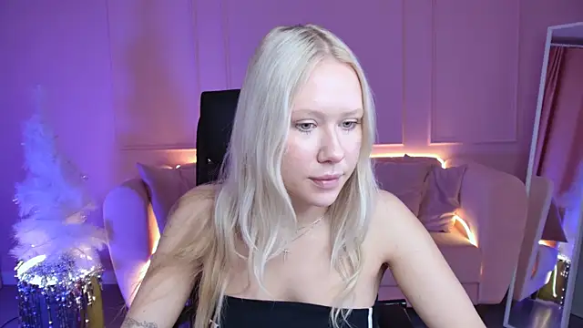 Snapshot of AprilChambers chatting on December 2025 05:24:02 AM AprilChambers online show from December 2025 05:24:02 AM