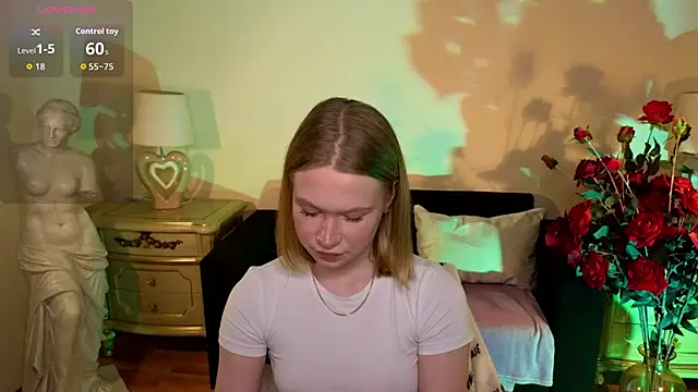 Snapshot of RebeccaLewis chatting on December 2025 11:27:01 AM RebeccaLewis online show from December 2025 11:27:01 AM