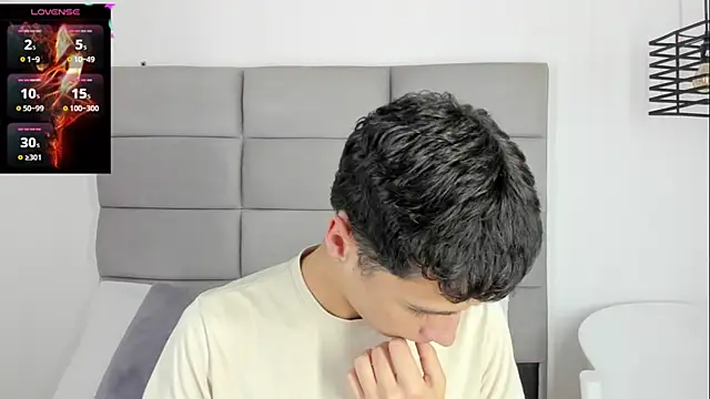 JoshClaarktt online show from May 2026 04:05:01 AM