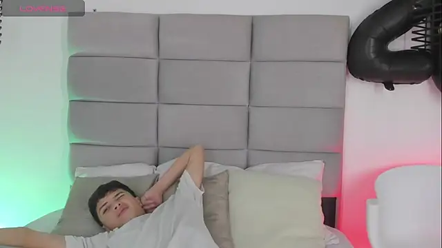 JoshClaarktt online show from April 2026 04:03:01 AM