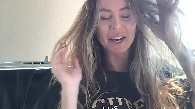 LeMilf online show from March 2026 12:04:02 PM