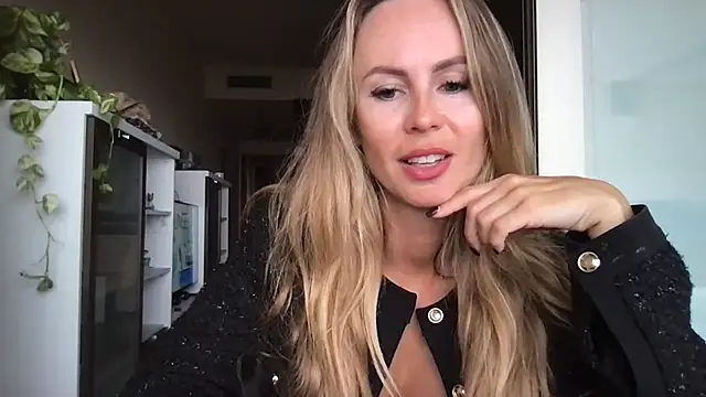 LeMilf online show from April 2026 08:43:01 AM
