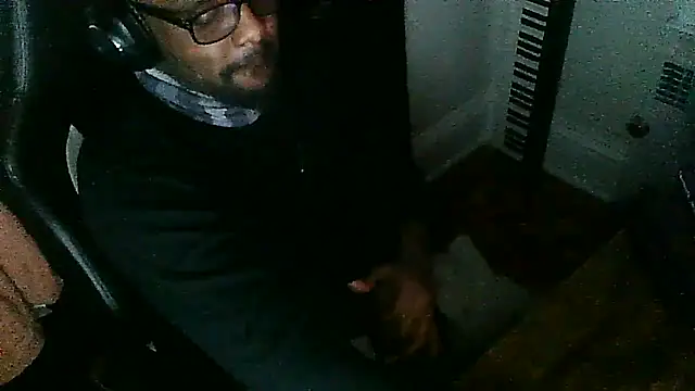 MrUnintentional online show from December 2025 03:17:01 PM