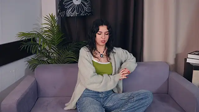 Snapshot of OdetteWitschi chatting on December 2025 01:17:02 PM OdetteWitschi online show from December 2025 01:17:02 PM