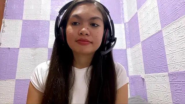 Snapshot of SylviaWalp chatting on December 2025 03:11:02 AM SylviaWalp online show from December 2025 03:11:02 AM