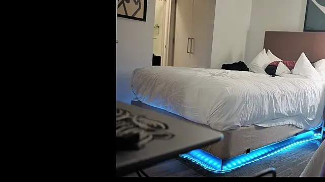 Snapshot of bluntbeautyxo chatting on December 2025 01:10:01 AM bluntbeautyxo online show from December 2025 01:10:01 AM