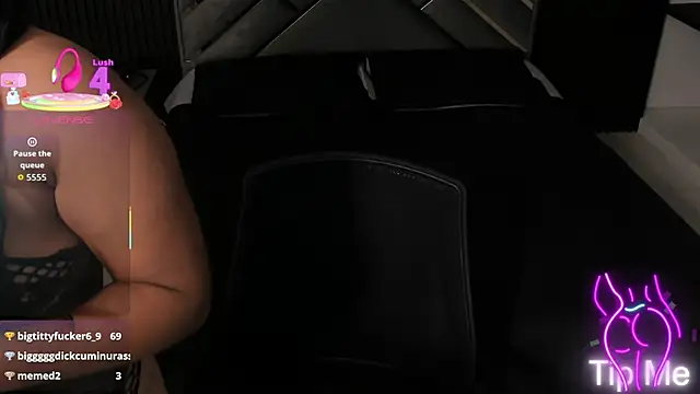 Snapshot of Almaablack chatting on December 2025 08:25:01 PM Almaablack online show from December 2025 08:25:01 PM