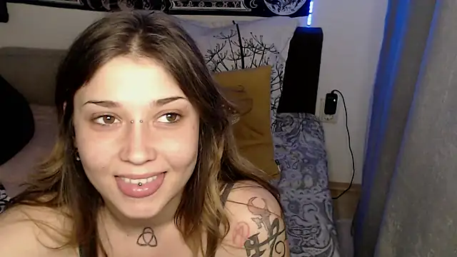 AlienforTwenty online show from April 2026 04:35:01 PM