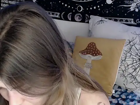 Snapshot of AlienforTwenty chatting on February 2026 11:10:01 AM AlienforTwenty online show from February 2026 11:10:01 AM