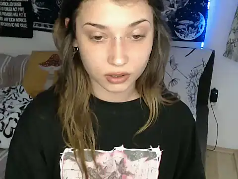 Snapshot of AlienforTwenty chatting on February 2026 10:15:02 AM AlienforTwenty online show from February 2026 10:15:02 AM