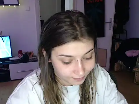 Snapshot of AlienforTwenty chatting on December 2025 01:15:01 PM AlienforTwenty online show from December 2025 01:15:01 PM