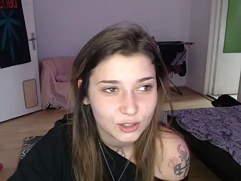 Snapshot of AlienforTwenty chatting on December 2025 10:14:02 AM AlienforTwenty online show from December 2025 10:14:02 AM