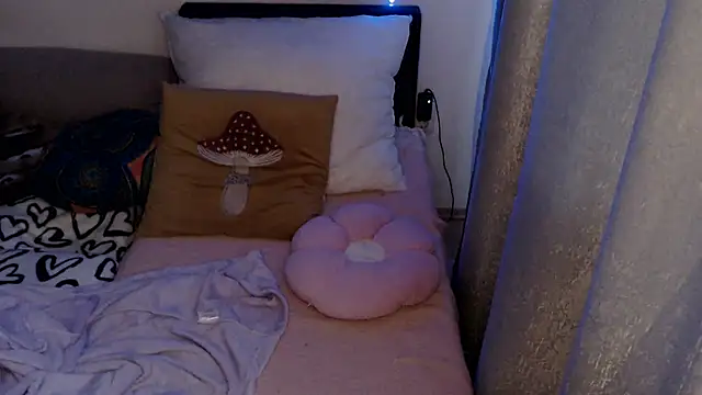 AlienforTwenty online show from April 2026 04:26:02 AM