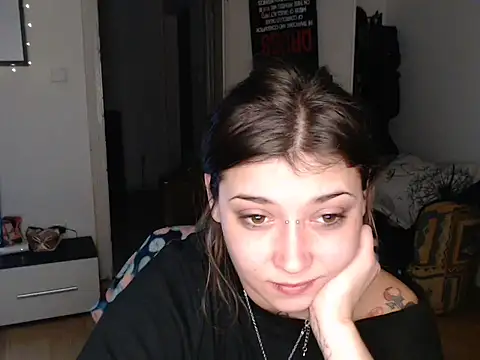 Snapshot of AlienforTwenty chatting on December 2025 12:03:02 AM AlienforTwenty online show from December 2025 12:03:02 AM