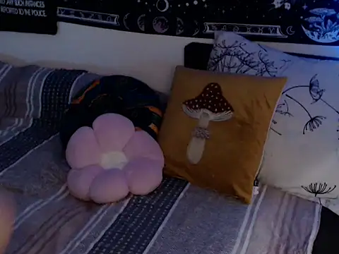 Snapshot of AlienforTwenty chatting on February 2026 01:55:02 PM AlienforTwenty online show from February 2026 01:55:02 PM