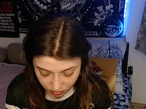 Snapshot of AlienforTwenty chatting on February 2026 02:38:02 PM AlienforTwenty online show from February 2026 02:38:02 PM