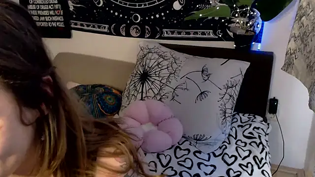 Snapshot of AlienforTwenty chatting on March 2026 11:10:01 AM AlienforTwenty online show from March 2026 11:10:01 AM