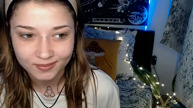 Snapshot of AlienforTwenty chatting on February 2026 07:21:02 AM AlienforTwenty online show from February 2026 07:21:02 AM