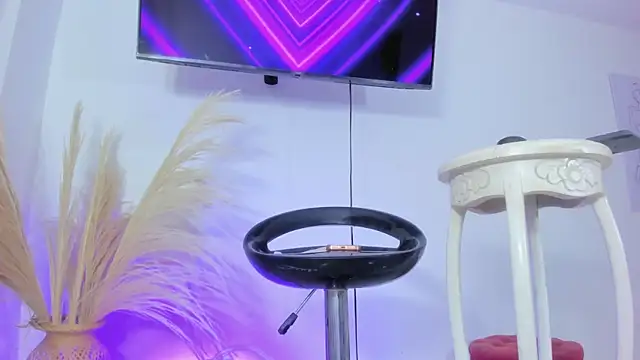 Camila saaenz online show from April 2026 10:00:01 AM