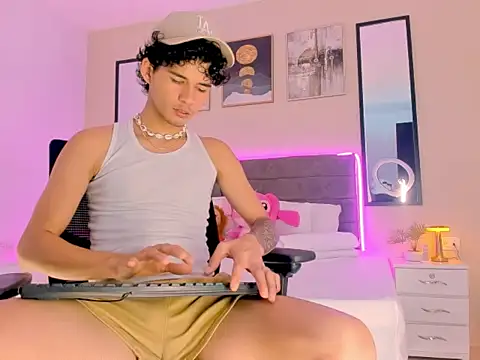 Snapshot of back_thomson chatting on February 2026 01:33:02 PM back thomson online show from February 2026 01:33:02 PM