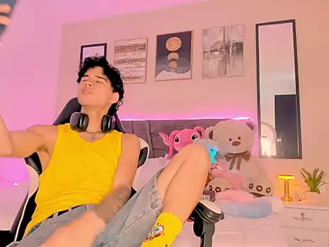 Snapshot of back_thomson chatting on February 2026 07:26:01 PM back thomson online show from February 2026 07:26:01 PM