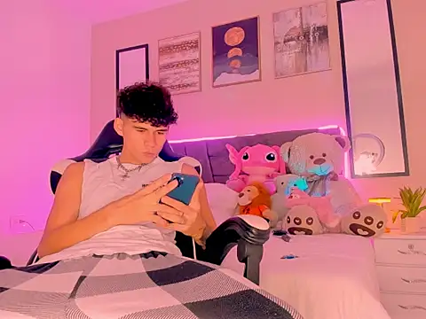 Snapshot of back_thomson chatting on March 2026 01:13:01 AM back thomson online show from March 2026 01:13:01 AM