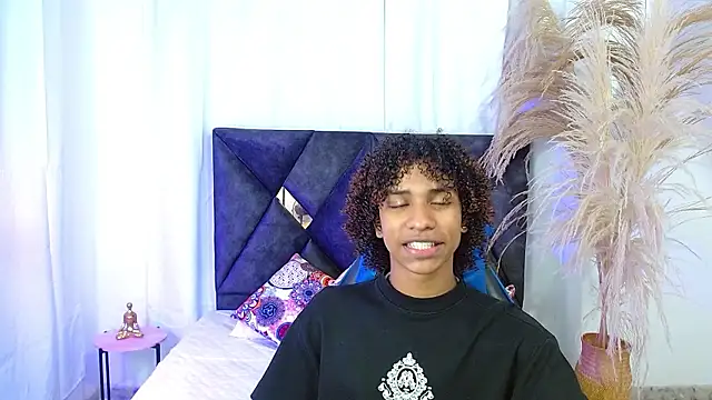 angelll18  online show from January 2026 08:48:01 PM