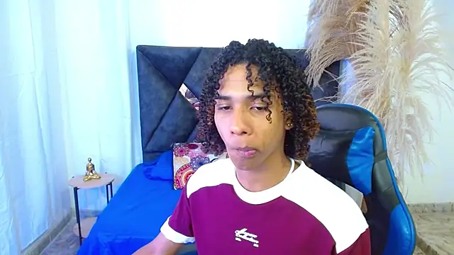 angelll18  online show from March 2026 08:22:01 PM