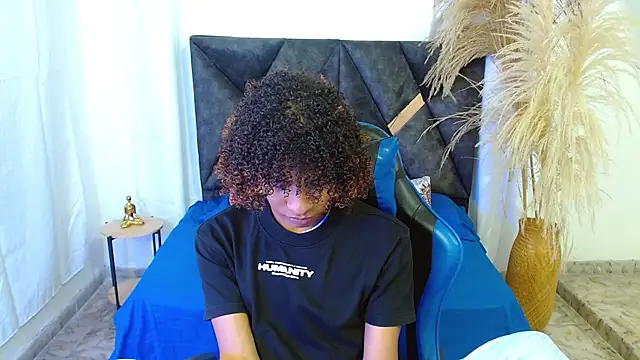 angelll18  online show from April 2026 08:47:02 PM