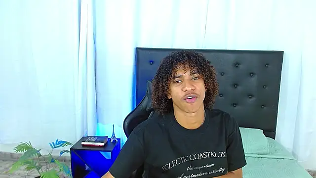 angelll18  online show from February 2026 02:08:02 PM