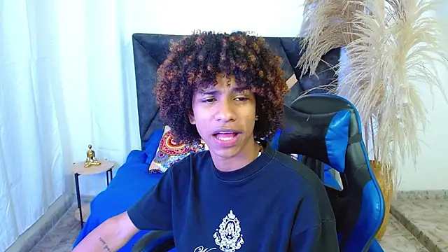 angelll18  online show from April 2026 08:53:02 PM