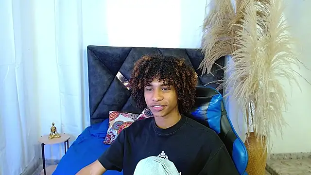 angelll18  online show from April 2026 09:01:02 PM