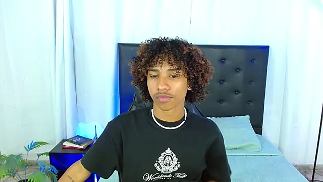 angelll18  online show from February 2026 09:37:02 PM