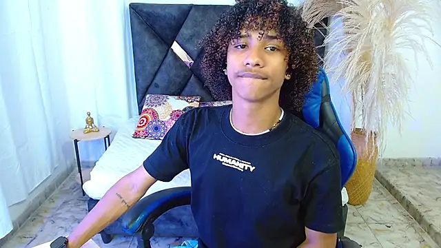 angelll18  online show from February 2026 08:53:01 PM