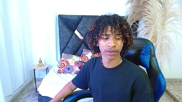 angelll18  online show from February 2026 09:03:02 PM