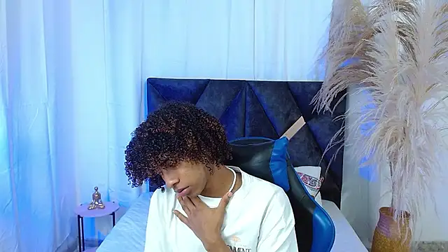 angelll18  online show from January 2026 09:00:02 PM