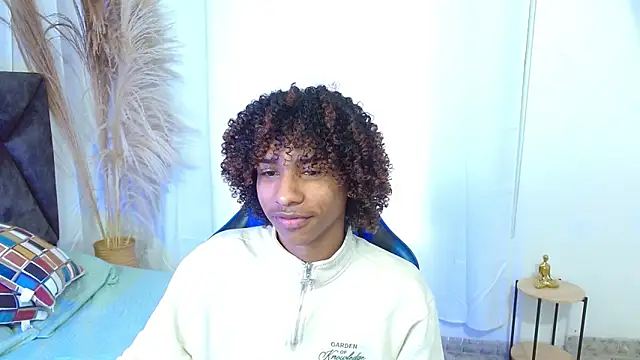 angelll18  online show from December 2025 09:39:01 PM