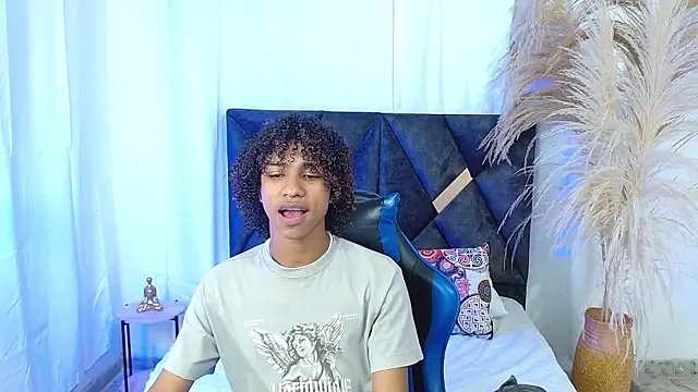 angelll18  online show from January 2026 08:26:01 PM