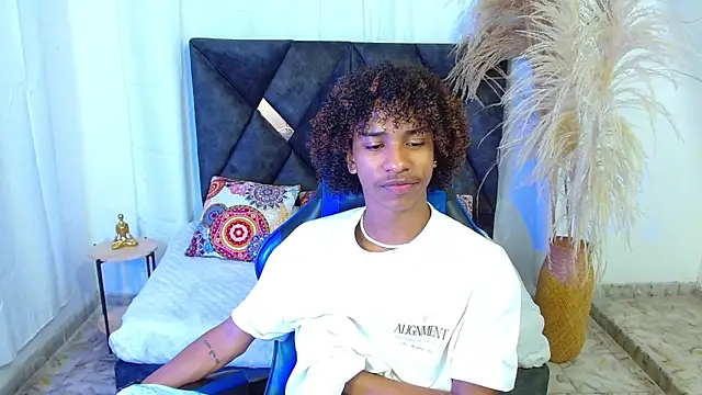 angelll18  online show from February 2026 08:44:02 PM