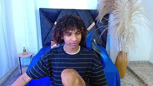 angelll18  online show from April 2026 08:10:02 PM