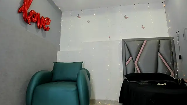 Esterlindez online show from July 2026 08:32:01 PM