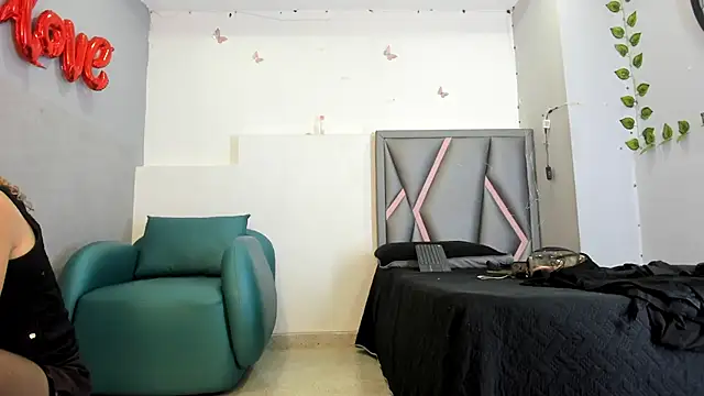 Esterlindez online show from July 2026 08:38:02 PM