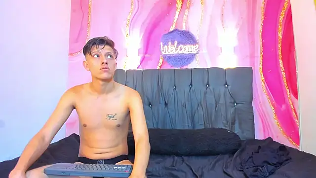 Snapshot of Hotsweet_Guys chatting on December 2025 04:51:02 AM Hotsweet Guys online show from December 2025 04:51:02 AM